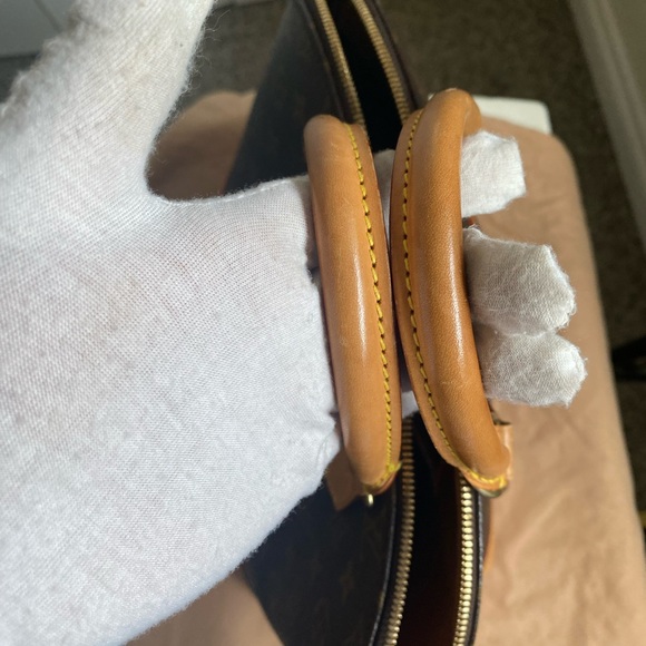 LV Alma Monogram - Picture 4 of 15